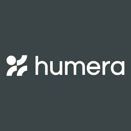 Humera Logo auf dunkelgrünem Hintergrund