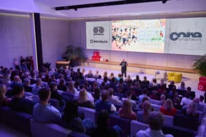 Vortrag vor großem Publikum im Come2gether Smartwork